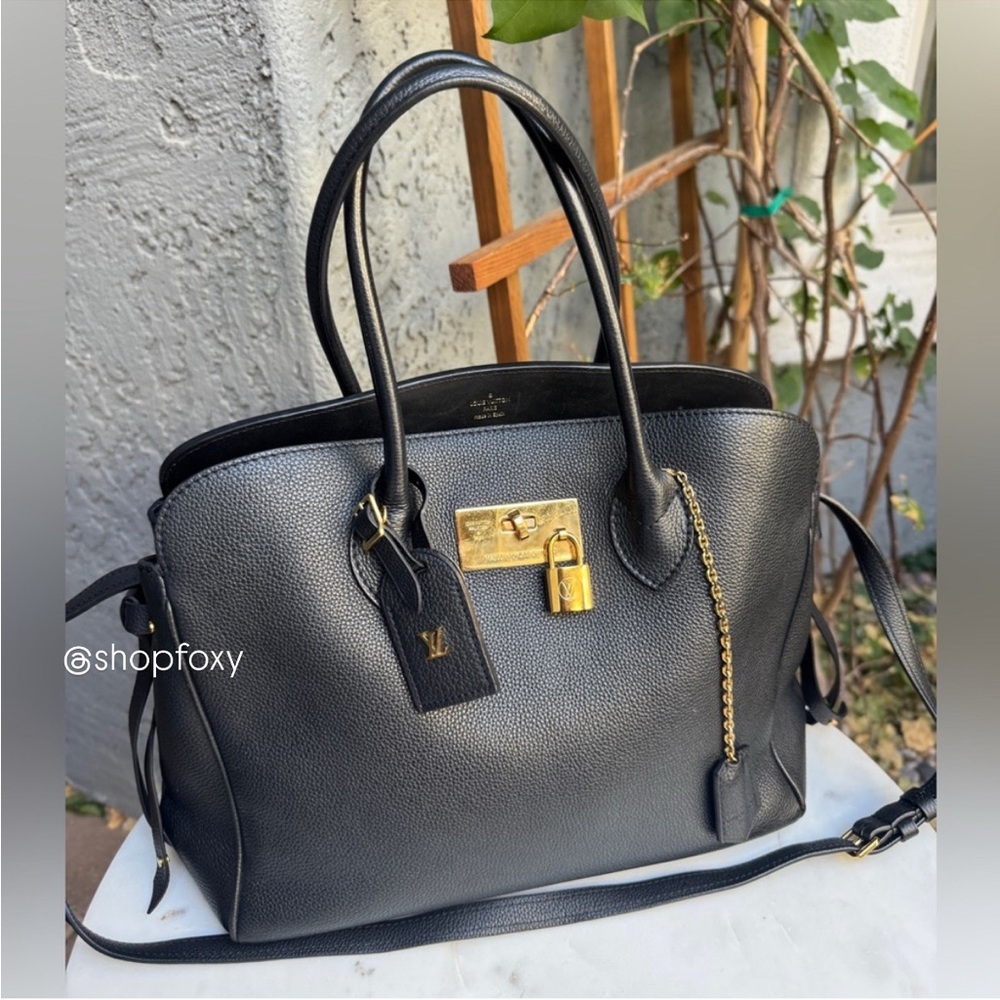 Louis Vuitton Milla MM Leather Tote - Picture 2 of 16